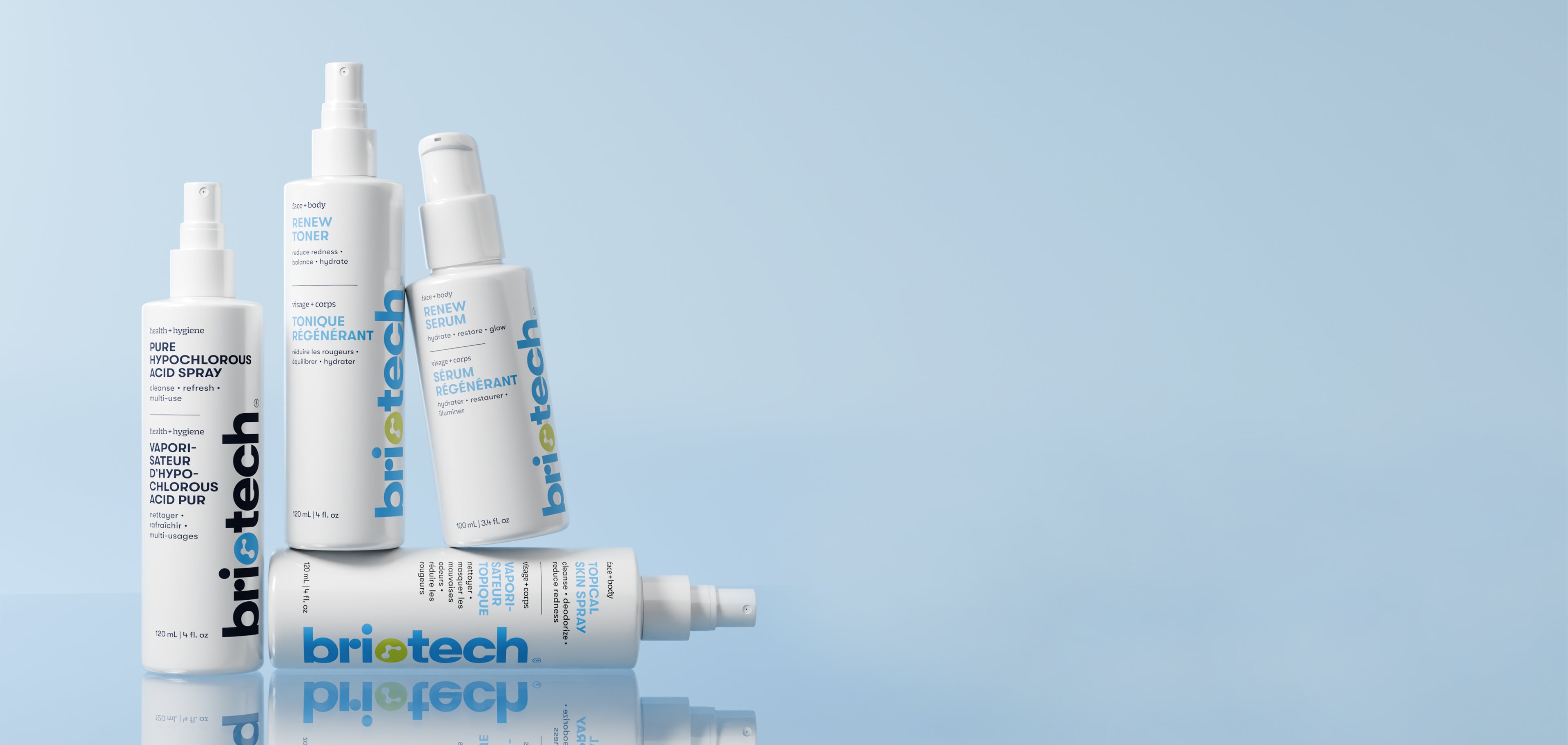 Produits Briotech de soins de la peau à base d’acide hypochloreux, incluant un vaporisateur, un toner et un sérum, présentés sur un fond bleu clair.